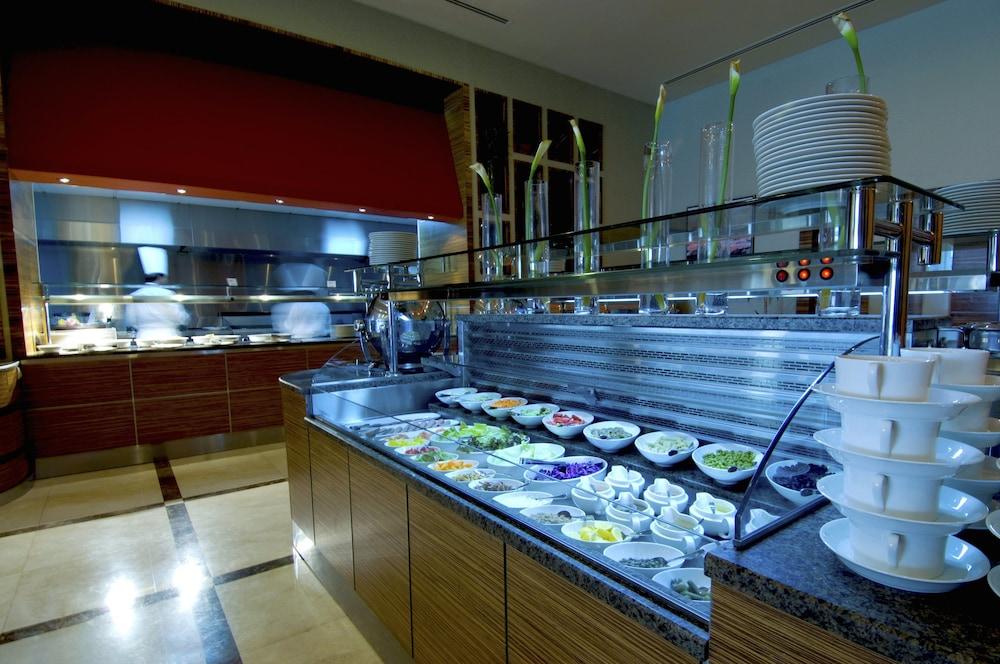 Hilton Garden Inn Riyadh Olaya Exterior foto