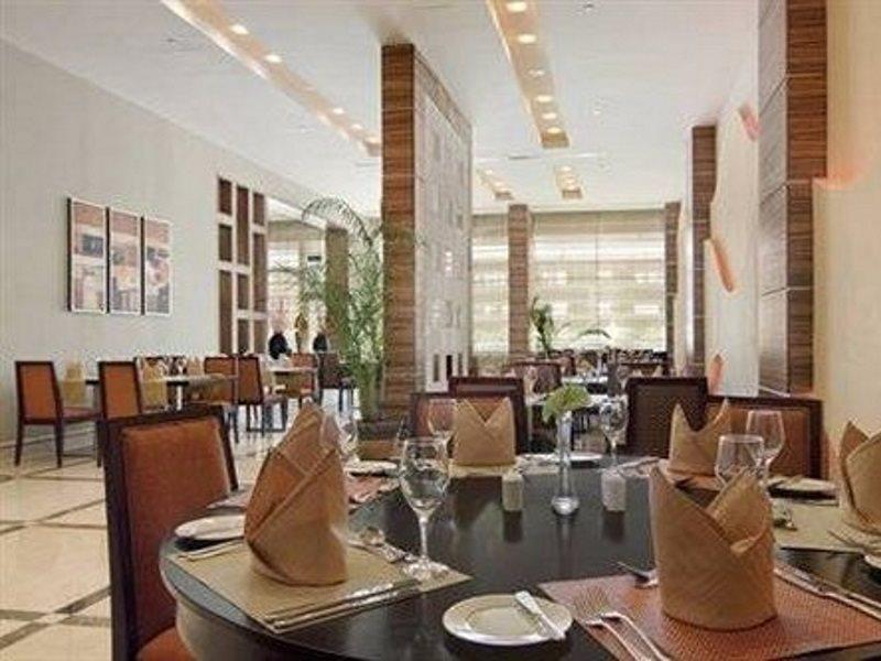 Hilton Garden Inn Riyadh Olaya Exterior foto