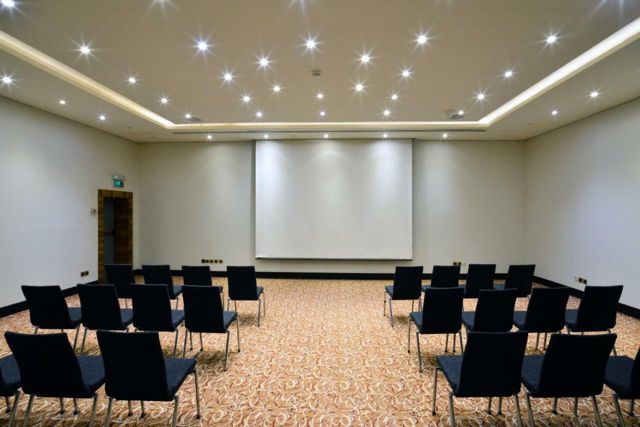 Hilton Garden Inn Riyadh Olaya Exterior foto