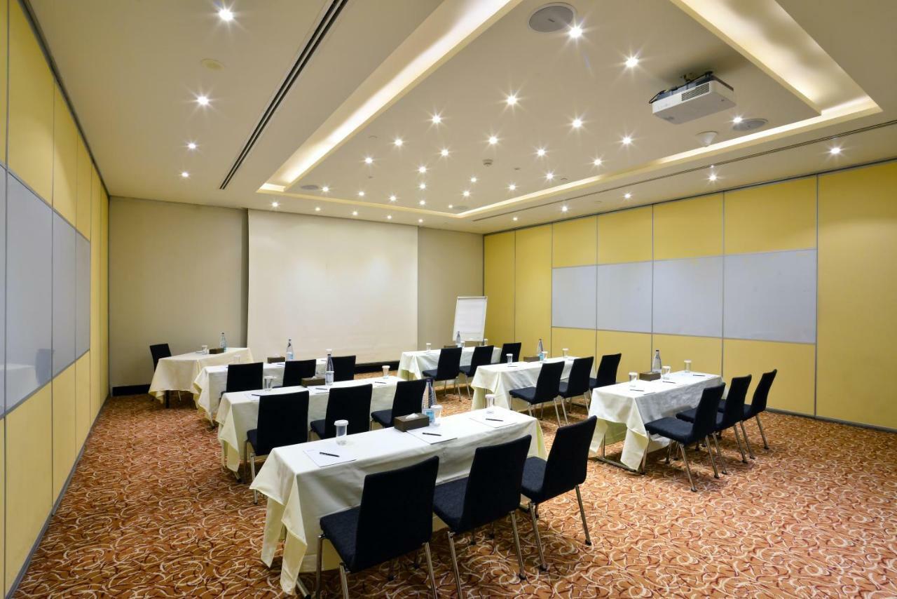 Hilton Garden Inn Riyadh Olaya Exterior foto